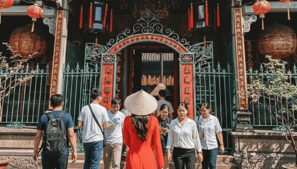 Ba Thien Hau Temple Saigon is often crowded and busy at weekend